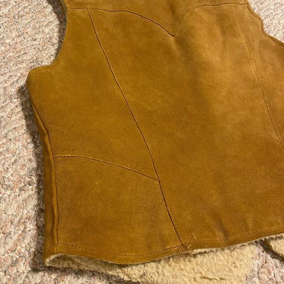 Suede leather and Sherpa vintage vest - Picture 5 of 13
